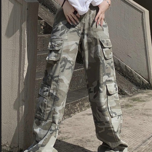 Camo Print Baggy Parachute Cargo Pants - Picture 4 of 6